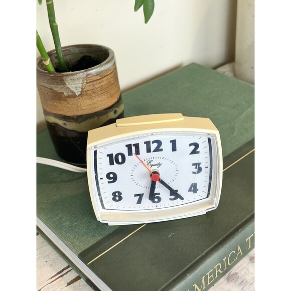 Vintage Equity 33100 Electric Analog Alarm Clock with White Case / Working - Picture 4 of 9